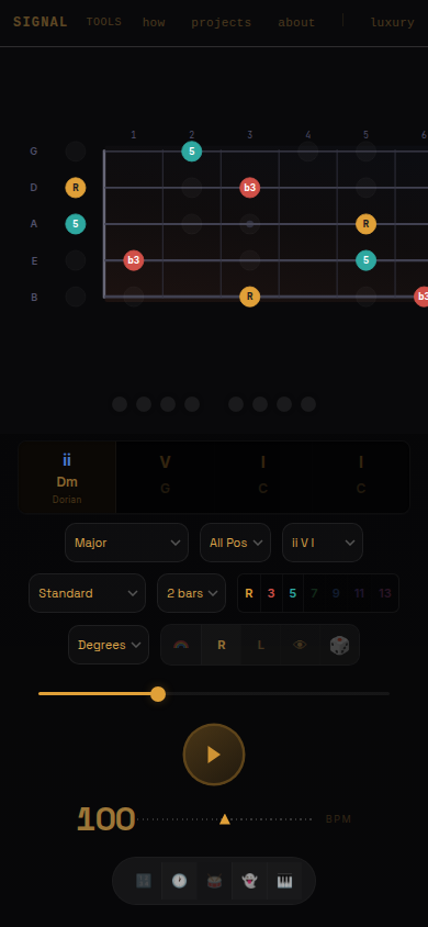 TOYROBOT on mobile showing 5 string bass fretboard with Dm triad tones